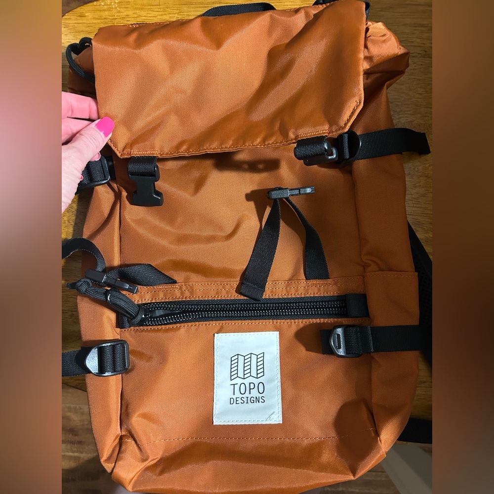 Topo Mini Rover backpack
Rust like color